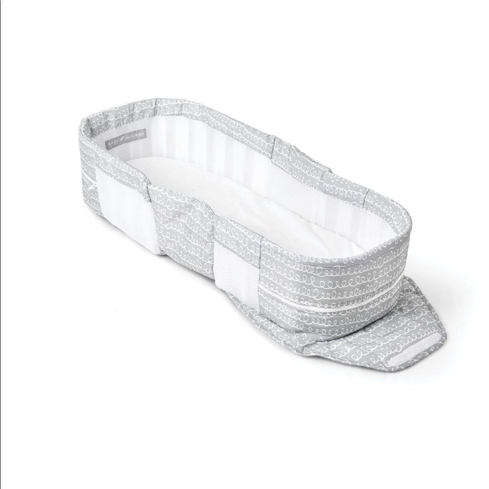 Snuggle Nest baby sleeper NWOT
